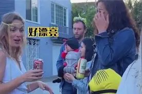 当中国风遇上外国人，女孩穿汉服走在外国街头，老外惊呆了。