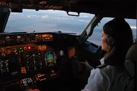 第一视角看女飞行员操纵737-800落地视频封面