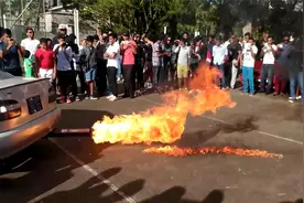 为什么有的车排气管会喷火，原来这就是偏时点火，解开我多年疑惑视频封面