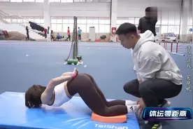 吴艳妮秀天花板级核心力量！双手后背连续向前与地面平行，太牛了视频封面