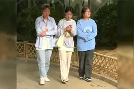 那些搞笑大神，女大学生和外国人都是人才啊，吃饭姿势笑翻！视频封面