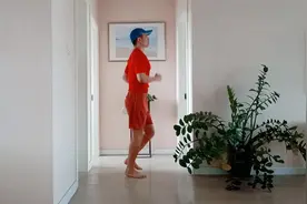 小伙坚持原地慢跑了一个月，瘦了10斤，大肚子没了，内脏脂肪消了