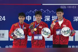 潘展乐孙杨费立纬同框领奖！400自三甲合影每一瞬都值得收藏视频封面