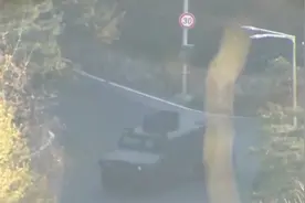 尹锡悦要跑？两辆防弹车驶离总统官邸，律师回应耐人寻味视频封面