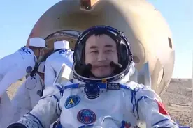 唐胜杰“出舱感言”：太空之旅收获宝贵经验，这不是终点而是起点视频封面