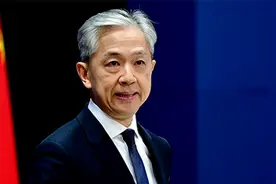 加拿大禁止政府发放的智能手机使用微信 外交部：中方坚决反对！视频封面