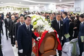 李兆基丧礼，10位重量级人士扶灵视频封面