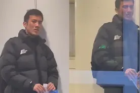 异地恋情侣在地铁站分别，男友眼眶通红哭到颤抖，关门瞬间没绷住