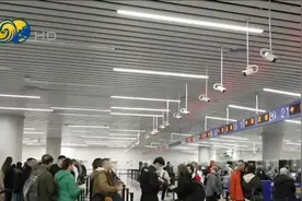 外籍人员来华免办查验手续需啥条件？国家移民管理局答凤凰记者问视频封面