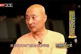 司马南罕见带孙女出镜，却意外暴露身旁的儿子，竟是大家熟悉的他视频封面