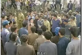 忍无可忍，部队终于上场了，这些闹事的人三两下就被解决