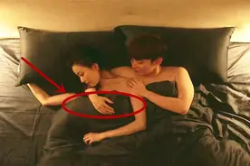 董子健拍亲密戏引争议！手放倪妮胸前毫无顾忌，被指超过安全距离视频封面