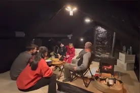 一家5口三代，靠着定超大帐篷在野外露营，这氛围也太温馨享受了视频封面