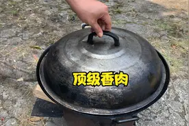 在农村，1000买来一条香肉，先烧皮，再用茶油爆炒，出锅真是香啊