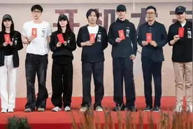 肖战《谍报上不封顶》正式开拍，周雨彤演女主很惊喜，这剧要火！