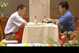 老同学当上副书记得意忘形，瞧不起人，谁料对方是顶头上司视频封面