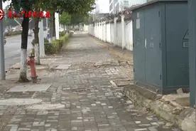 坑洼满地、井盖缺失，贵阳一十字路口不太安全，权属单位及时解决视频封面