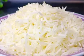 煮米饭别总加水，教你饭店不外传秘诀，粒粒分明松软香甜，特好吃