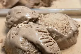 正式进入三伏天，教你自己做巧克力冰激凌，丝滑爽口，比买的好吃视频封面