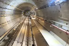 印度采用美德韩3国技术，建造首条水下地铁，45秒穿越520米深渊！视频封面