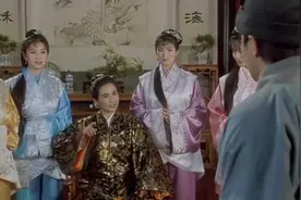 秋香给唐伯虎求情，让他留在了书房当伴读书童，真是笑死我了！视频封面