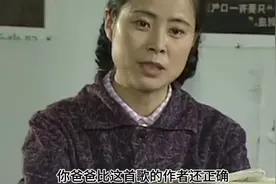 女孩纠正老师错误却被要求叫家长结果来了伟大领抽视频封面