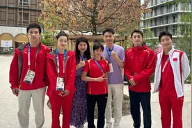 运动员表彰大会合影，全红婵站C位，估计是她个子矮了些视频封面