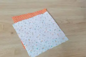 2片方形布，碎花拼接图案，这样拼接简单好看