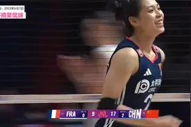 正播世界女排联赛，赛点局中国3-0横扫法国，最精彩比分出现了！