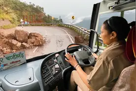耗时2天1夜，印度最致命的长途巴士线路，司机居然是个大美女视频封面
