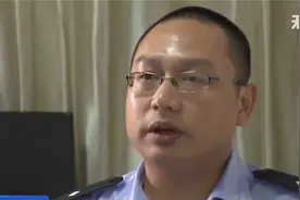 大货车将小轿车挤扁导致一家三口当场身亡。保险：人都死完了不赔视频封面