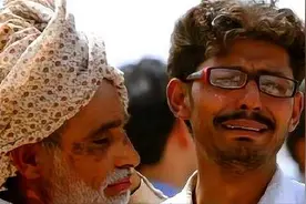 印度小哥跑中国定居三年，回国后家人：你在中国过的是什么生活啊视频封面