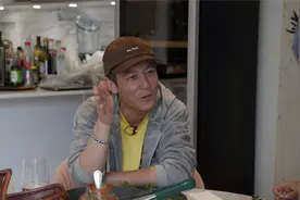 十五年前被迫搬家，仍很自豪自己国人身份--陈冠希最新采访。视频封面