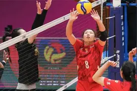 新一届中国女排今天开始在北京集训第一练！视频封面