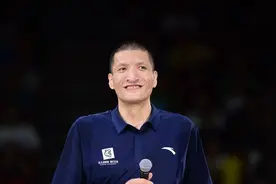 巴特尔致辞调侃易建联退役：我的CBA生涯冠军，都被阿联赢去了视频封面