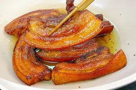 想吃脆皮五花肉不用买，教你在家做，皮脆肉香，好吃到不想停筷子