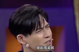 周渝民暑假陪妻女出游，罕见与7岁女儿合影，老婆清秀甜美气质佳视频封面