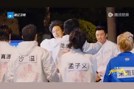 李昀锐的三千米长跑太牛了，不愧是体育生，连小飞豹郑恺都佩服视频封面