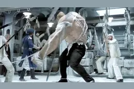 瘦弱男子发明了变身药水，只要喝一口，瞬间变成力大无穷的巨人视频封面