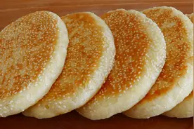 咸味烧饼这个做法真简单，新手也能轻松做好，外酥内层多