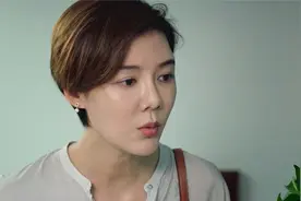 女人下班来婆婆家接孩子，不料邻居的一句话让她崩溃视频封面