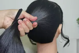 长发就这样盘起来干净利落，完全不用纠结的发型视频封面