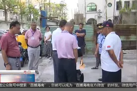 物业在小区门口划停车位 违规设置地锁被要求整改视频封面