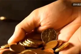 案例：西安一家4口华山跳崖，负债高达3亿，留下2个月大的女儿视频封面