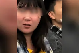 女乘客大闹新加坡航空，砸卫生间门教育空姐，导致起飞延误两小时视频封面
