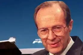 1980年美国赠送解放军90%装备，邀请中国入北约，然而我国婉拒了视频封面
