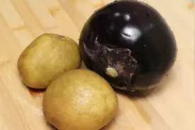 土豆炖茄子的家常做法，步骤详细，软烂入味，出锅大人孩子都爱吃