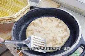 阿源用刚磨的全麦面粉烙大饼吃，蓬松暄软，麦香浓郁，太好吃了视频封面