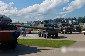 俄军高调展览缴获北约战利品 西方多国装甲车堆满广场视频封面