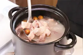 广东人做的猪肚汤，实在是好喝，汤白肉香2诀窍，做法超简单！视频封面